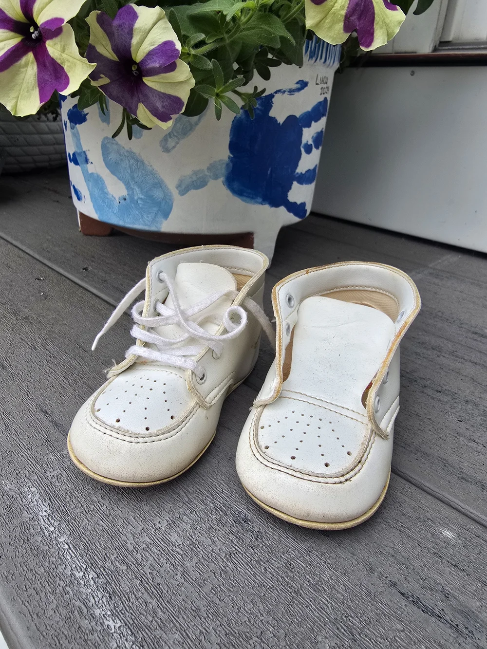 Vintage Sears Winnie-the-Pooh White Baby Walker Lace-Up Leather Shoes